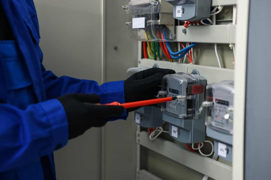 causas comunes errores factura de electricidad